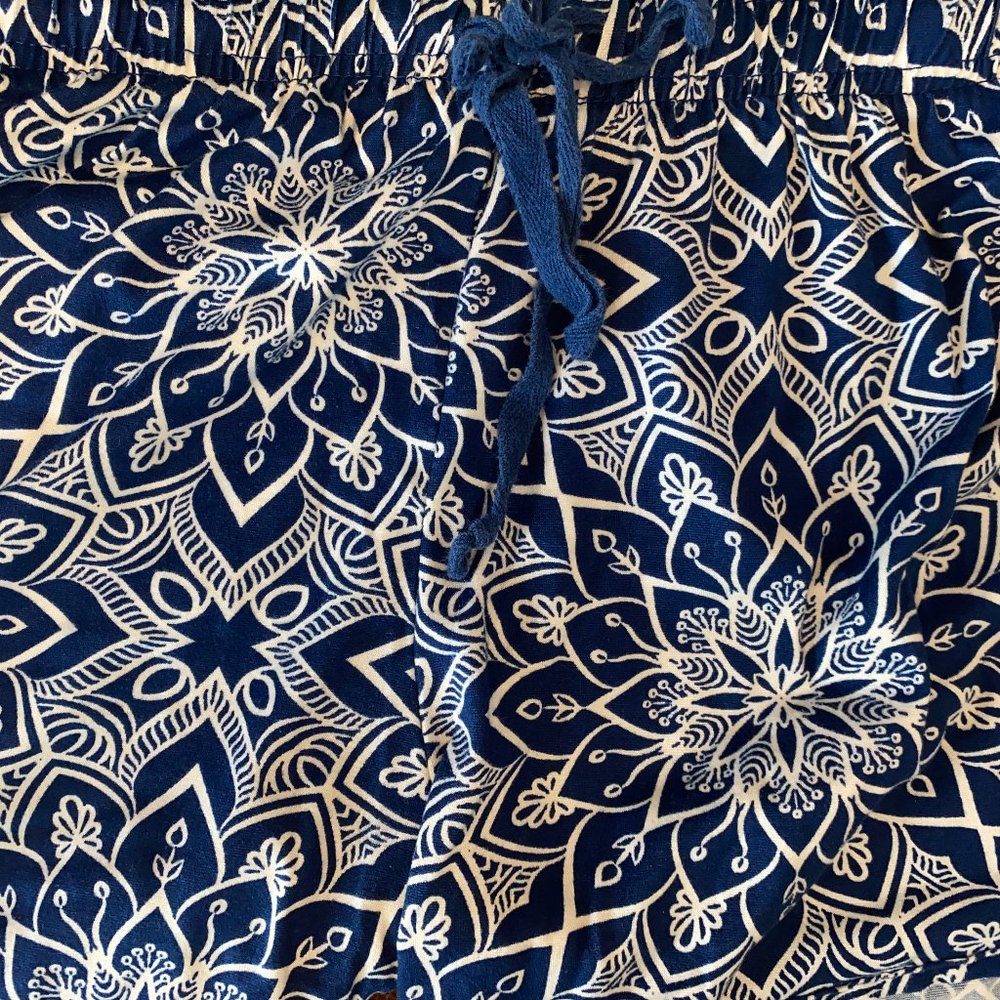 Shorts - Geometric Pattern - Blue and White - Soft (Small)